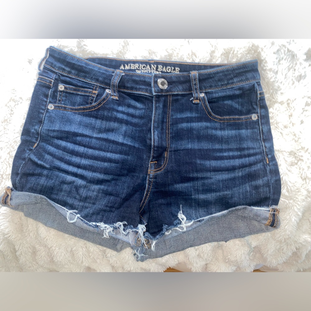 Effortless Summer Style: American Eagle Denim Shorts for a Chic Look